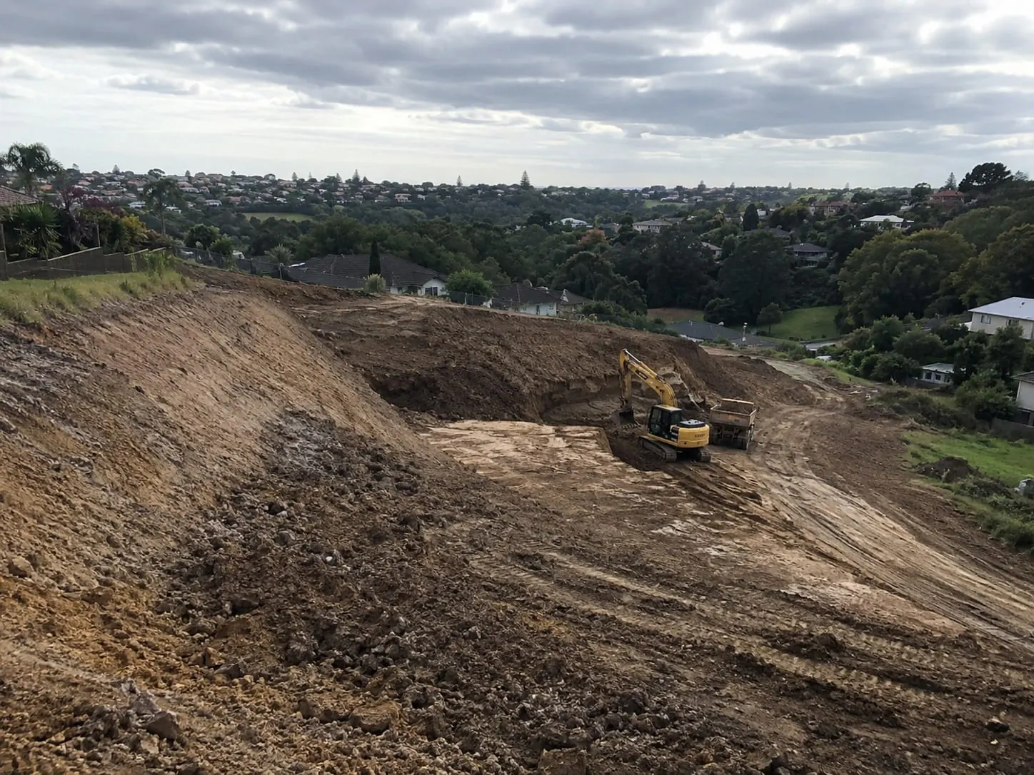 Auckland excavation team shaping a level building platform