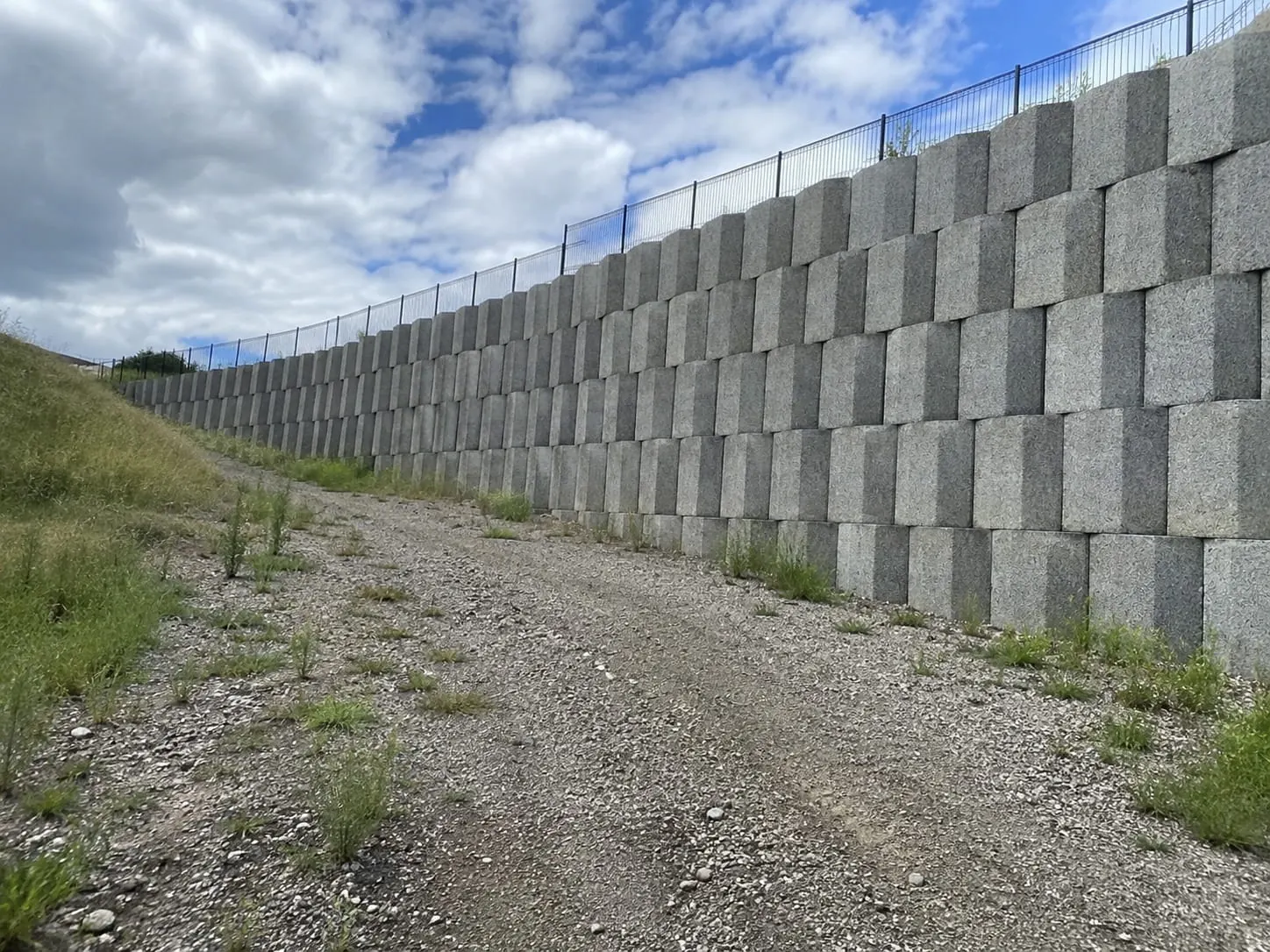 Auckland segmental block retaining walls with a uniform finish